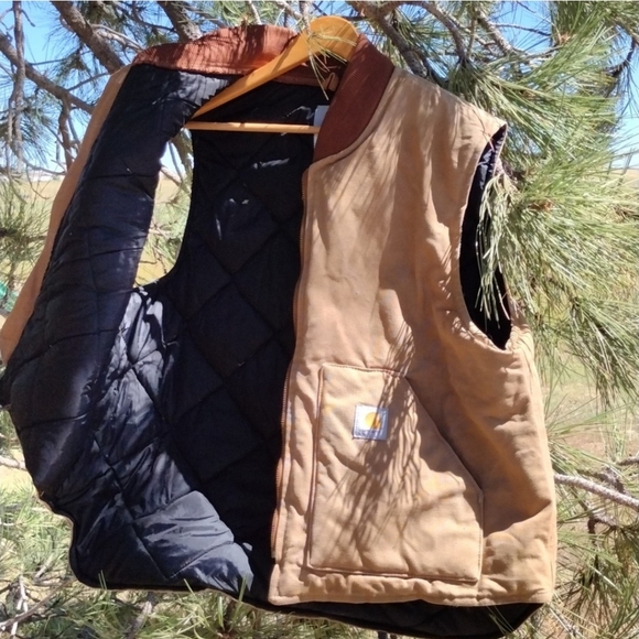 Carhartt Insulated Vest. - Picture 1 of 7